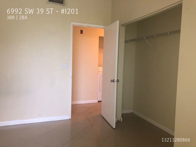 Building Photo - 6992 SW 39th St