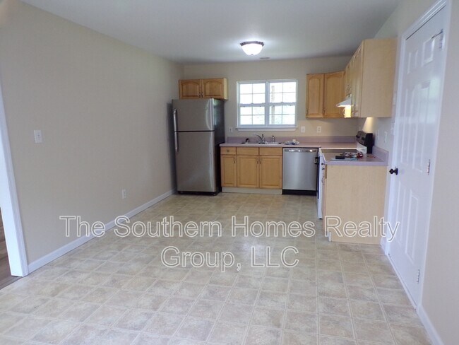 Building Photo - 1425 Hammerhill Rd