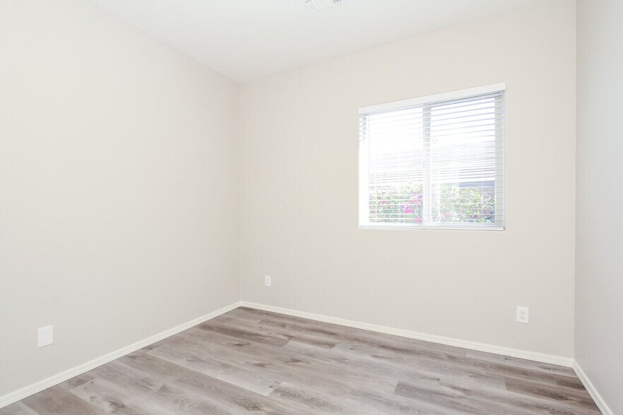 Building Photo - 27309 N 84th Dr
