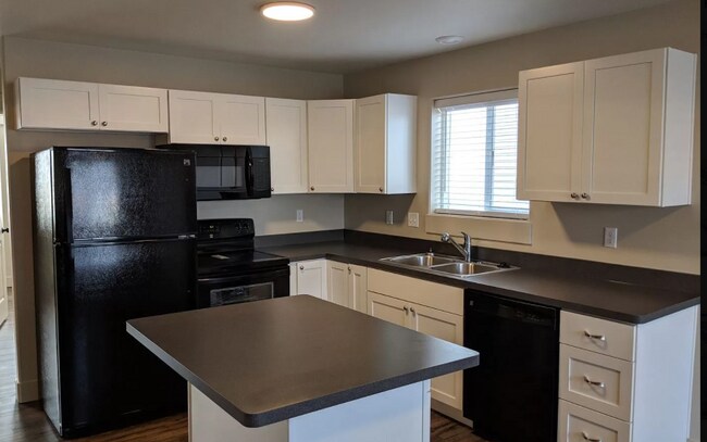 Kitchen - 310 Ella Ln