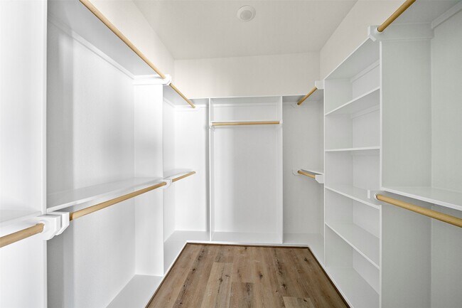 Building Photo - 2722 Nagle St