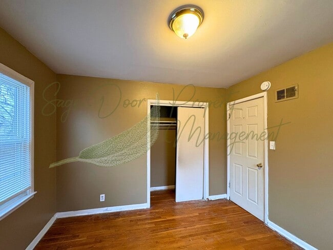 Building Photo - DUPLEX IN INDEPENDENCE!!!