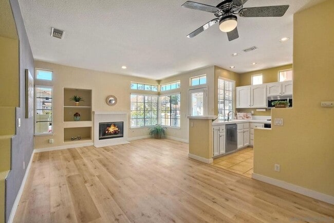 Building Photo - Beautiful 2 Bed, 2 Bath Sabre Springs Townhome with 1 Car Garage