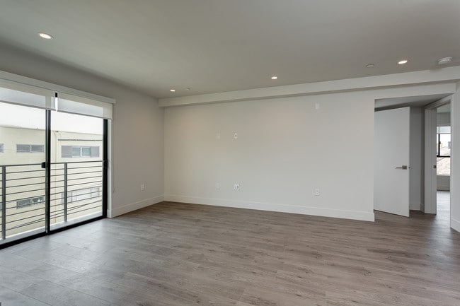 Building Photo - 1306 N Orange Drive, Los Angeles CA 90028