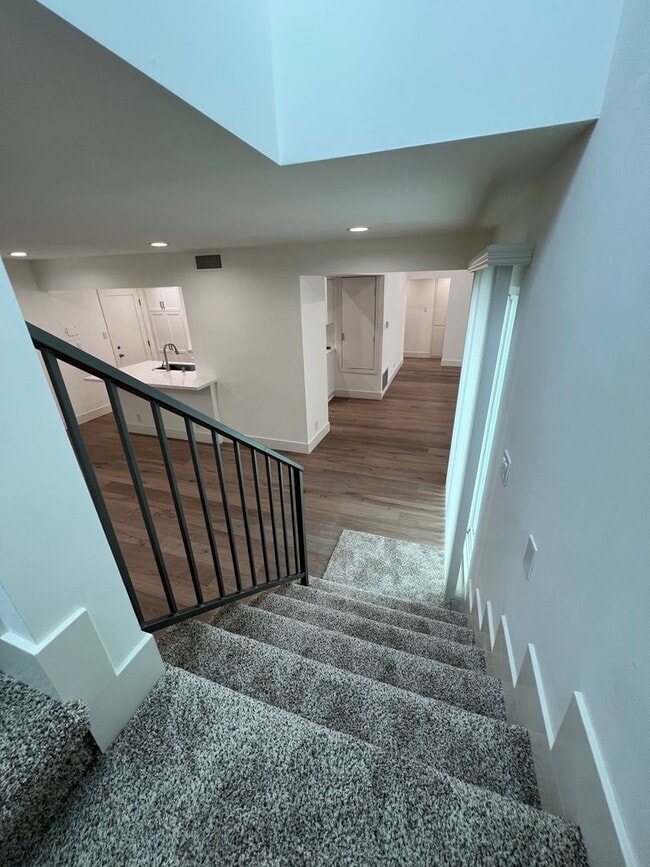 Building Photo - Pierpont Beach House for Lease!