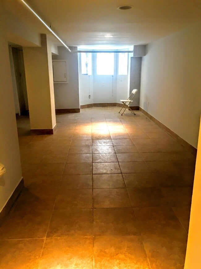 Building Photo - 371 Bergen Ave