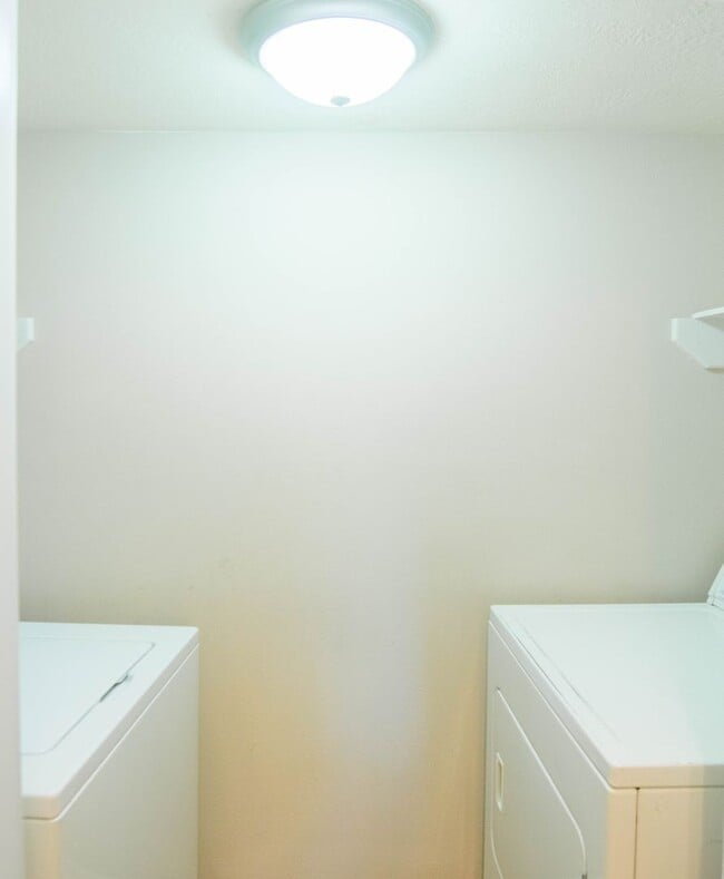 Building Photo - AUGUST PRE-LEASE!  4 Bedroom/3.5 Bathroom ...