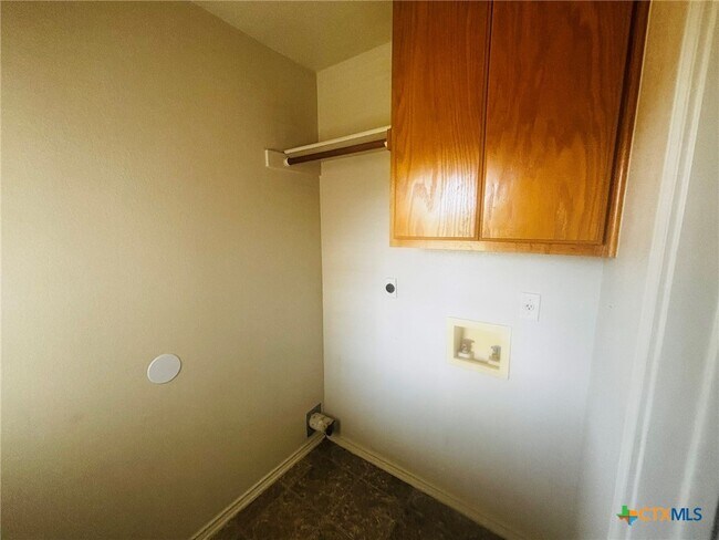 Building Photo - 503 Bermuda St