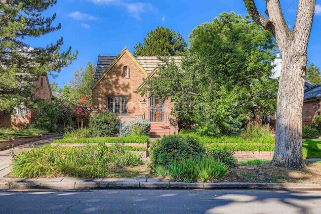 Primary Photo - 1665 Jasmine St