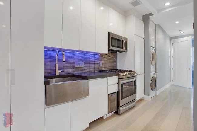 Primary Photo - 111 E 119th St