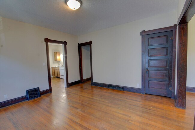 Building Photo - SL AAC907