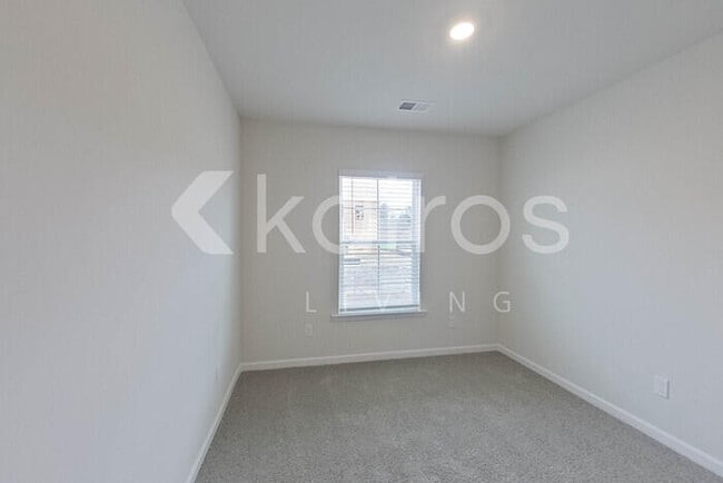 Building Photo - 2241 Banyon Cir