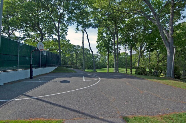 Building Photo - 309 Clubhouse Ct
