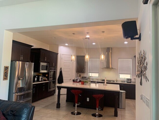 Building Photo - Gorgeous 5 Bed 3.5 Bath 3 Car garage home with private pool + SOLAR in gated community in Peoria