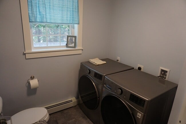 Building Photo - 18 Lilac Ln