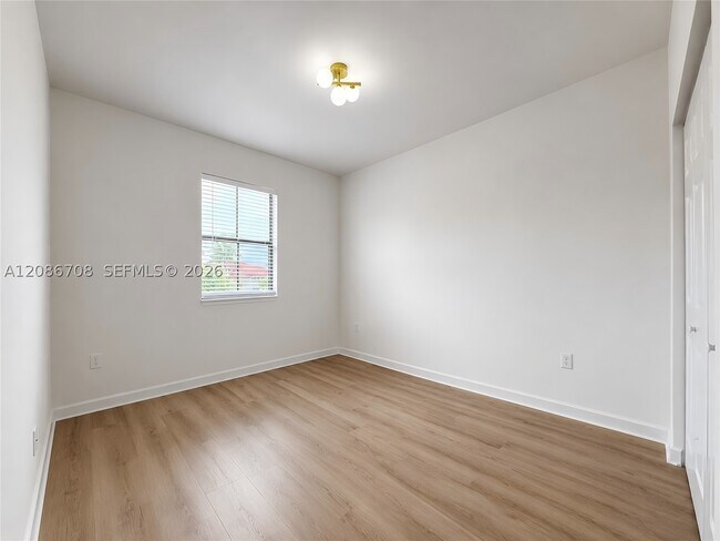Building Photo - 3448 W 110th St