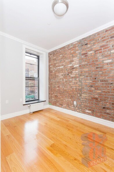 Building Photo - 202 E 13th St