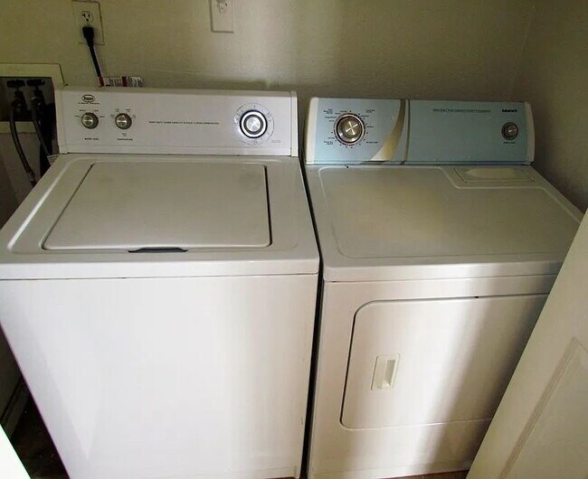 Building Photo - ***COMING SOON***  Spacious, Pet-Friendly 3 bed, 2 bath duplex in Englewood!