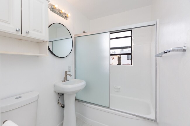 Building Photo - 1 bed, 1 bath - Point Loma