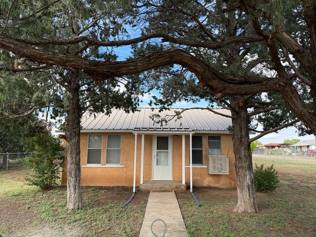 Primary Photo - Charming 2 Bedroom 1 Bath Home