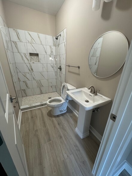 Primary bedroom bathroom - 1321 Camden Rd