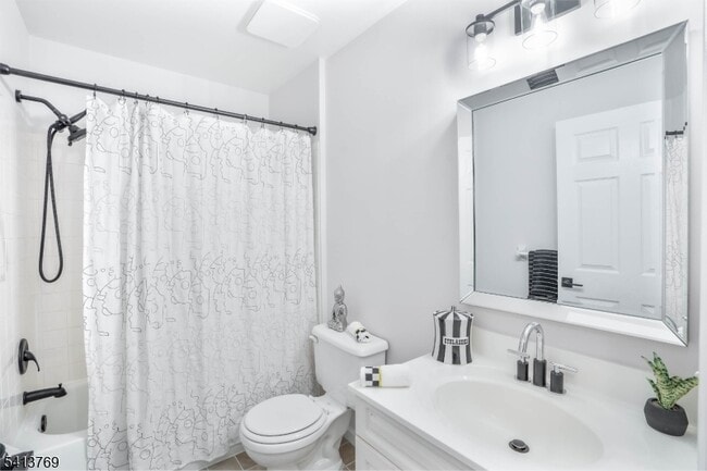 Building Photo - 8 Springholm Dr