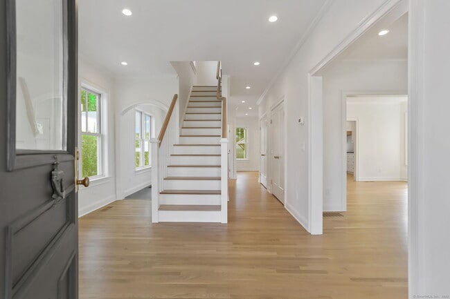 Building Photo - 134 Rowayton Ave