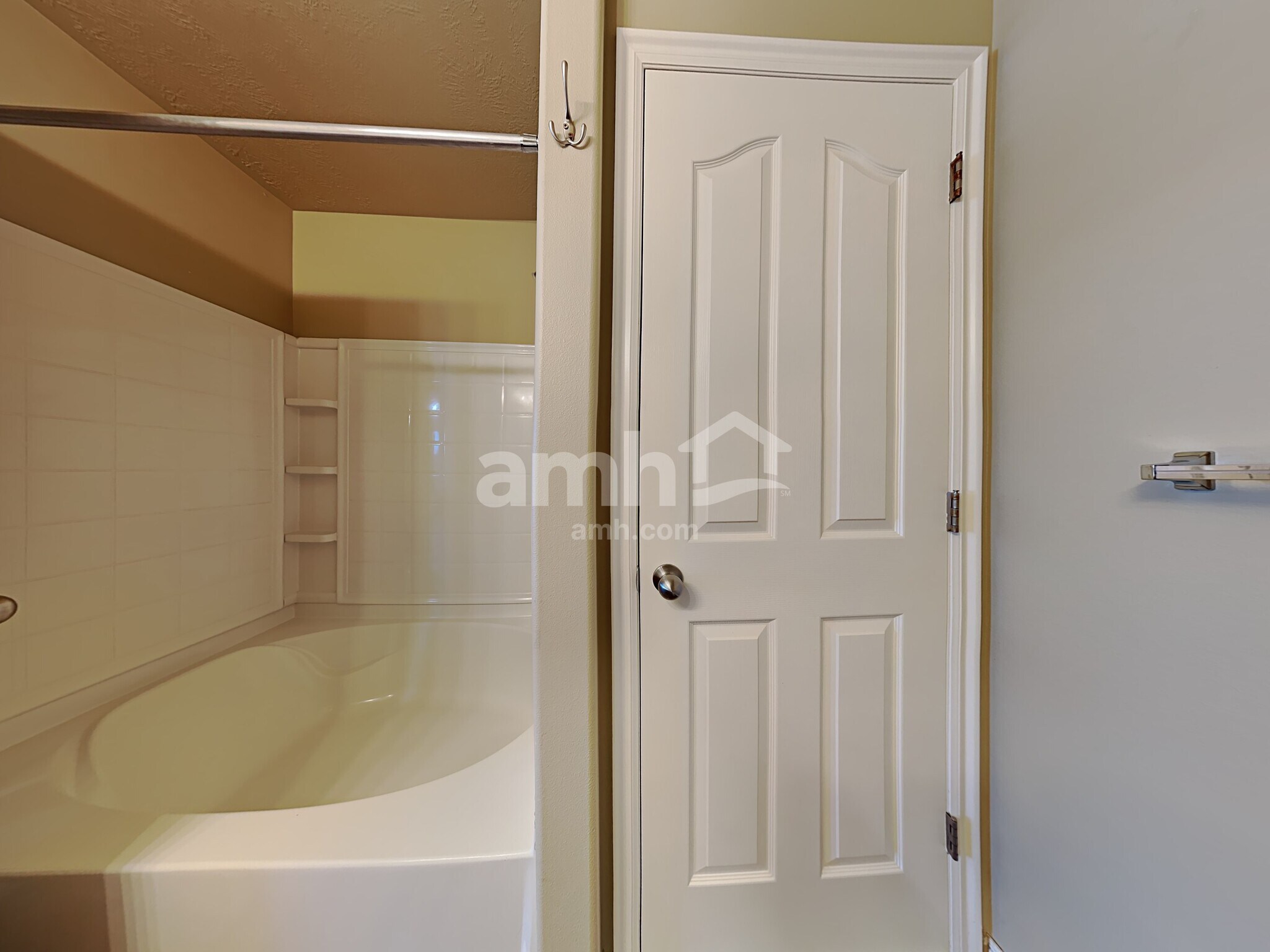 Building Photo - 4482 Heritage Dr