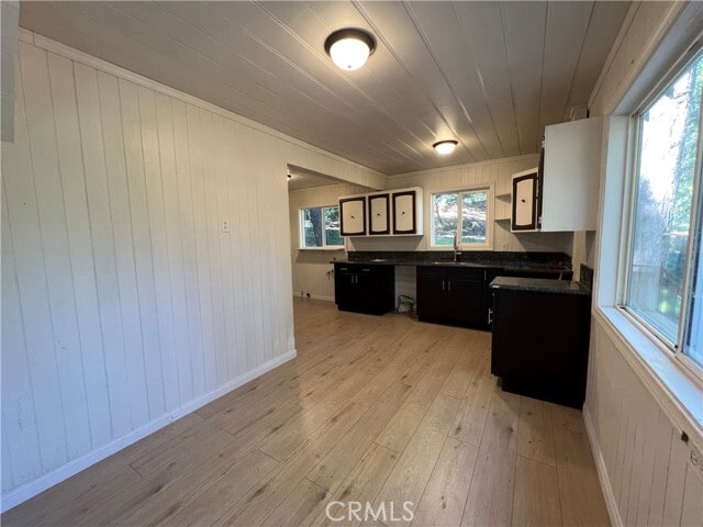 Building Photo - 782 N Village Ln