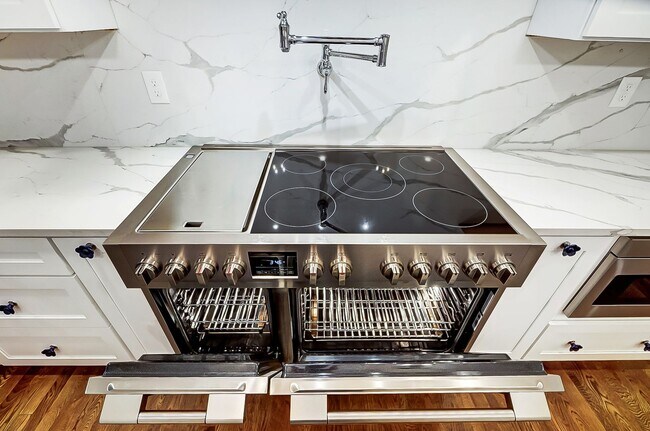Building Photo - Beautiful Remodeled  Home in Historic Wilmore.