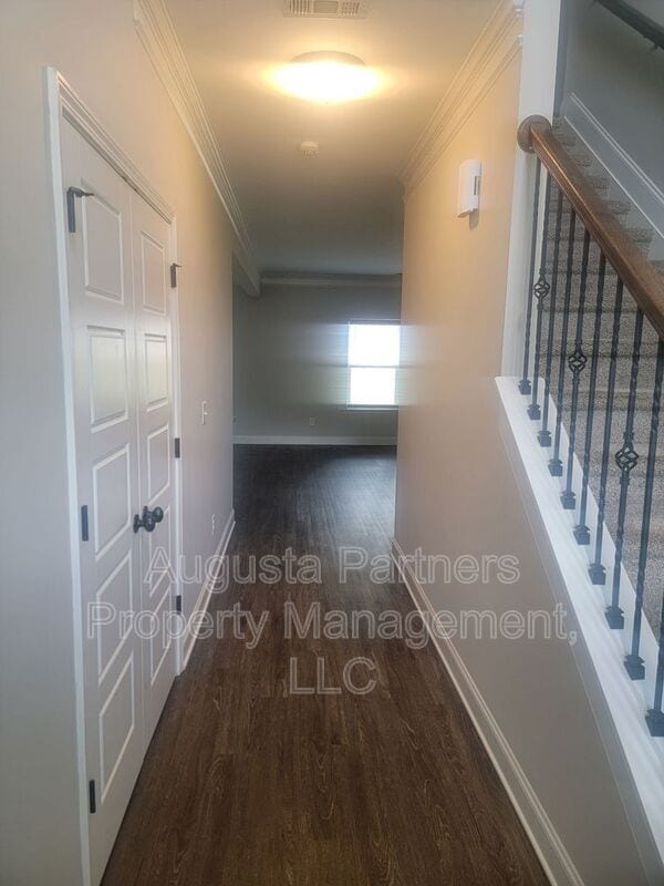 Building Photo - 257 Tulip Dr