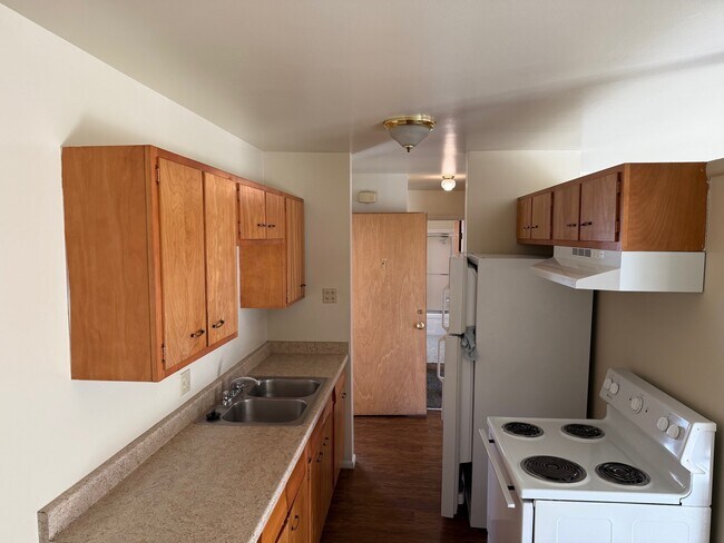 Building Photo - 422 S 1200 E