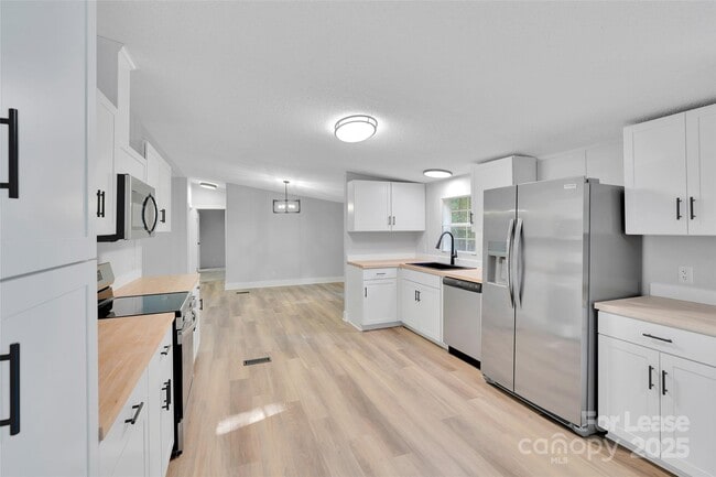 Building Photo - 166 Crystal Bay Dr