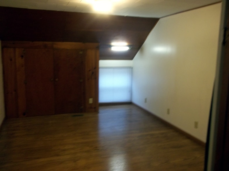 Building Photo - 424 Dodge St