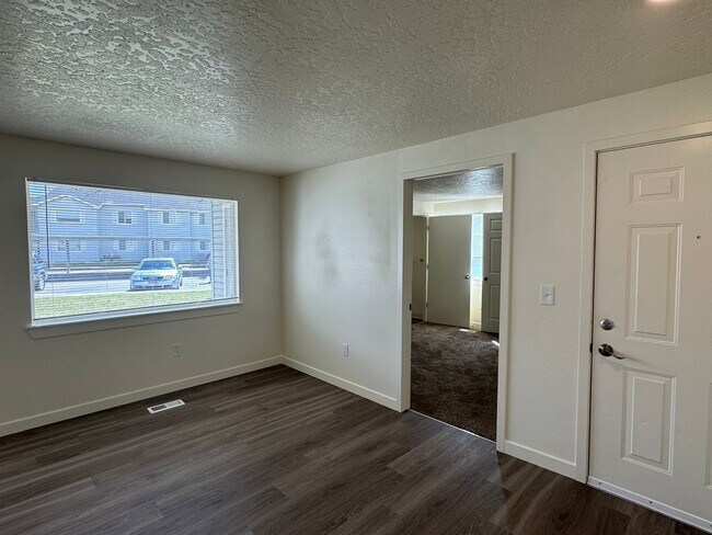 Building Photo - 3137 S Apple St