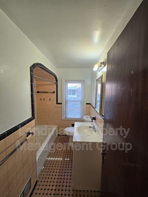 Building Photo - 9657 Outer Dr E