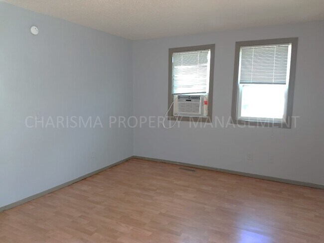 Building Photo - 209 S Lake Ave