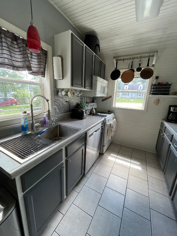 Building Photo - 534 Parker Ave