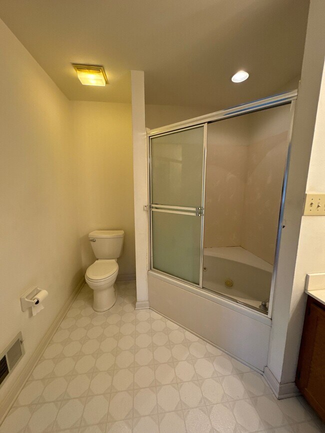 Building Photo - 10985 Eagles Cove Dr