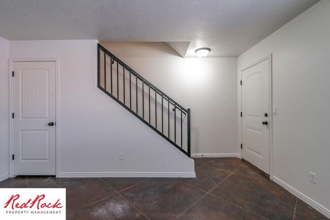 Building Photo - DOG-FRIENDLY 3 Bedroom Townhome with INTER...