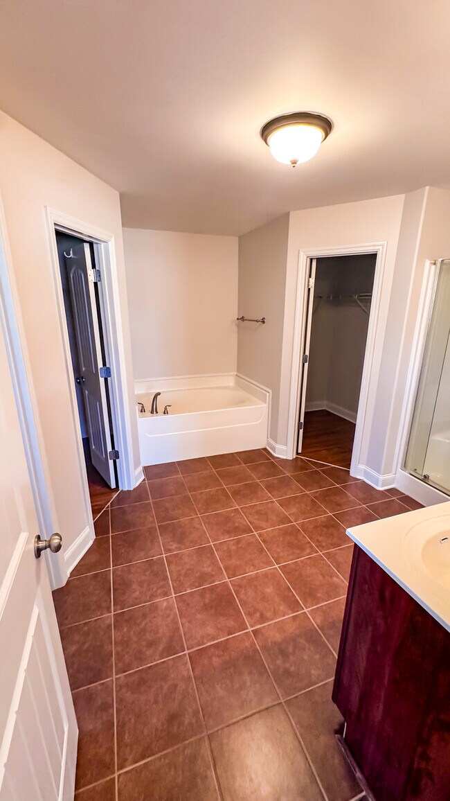 Building Photo - 2805 Slate Dr SW