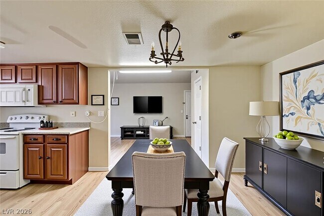 Building Photo - 4450 Sandy River Dr