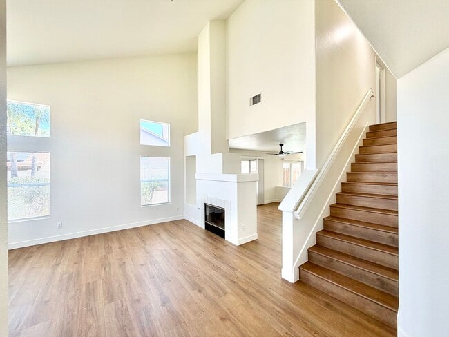 Building Photo - 4 Bedroom 3 Bathroom Cul-de-sac Home with Huge Backyard