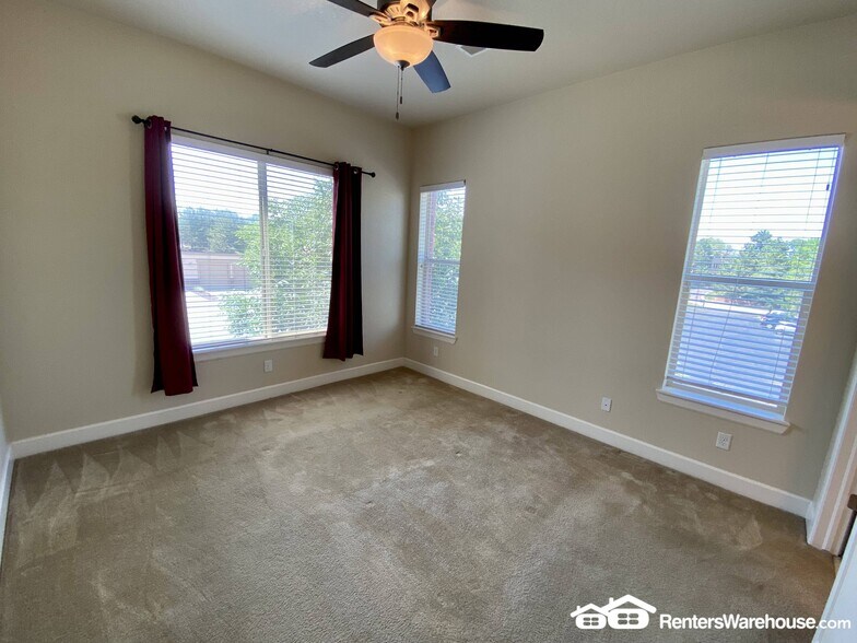 Building Photo - 305 Inverness Way S