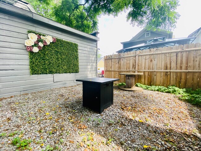 Building Photo - 30 Park Plz