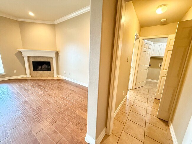 Building Photo - 8340 Stonebridge Way