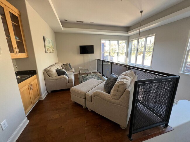 Building Photo - Awesome Urban Lofts Unit Available for Pre...