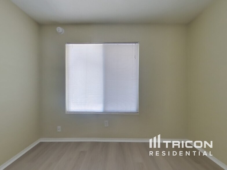 Building Photo - 6317 W Christy Dr