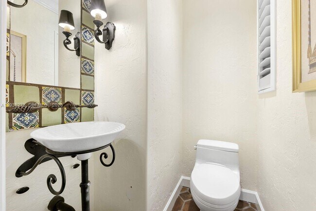 Building Photo - 226 Chilean Ave