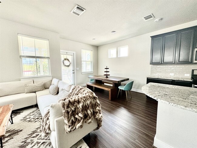 Building Photo - 7103 Silver Star Ln